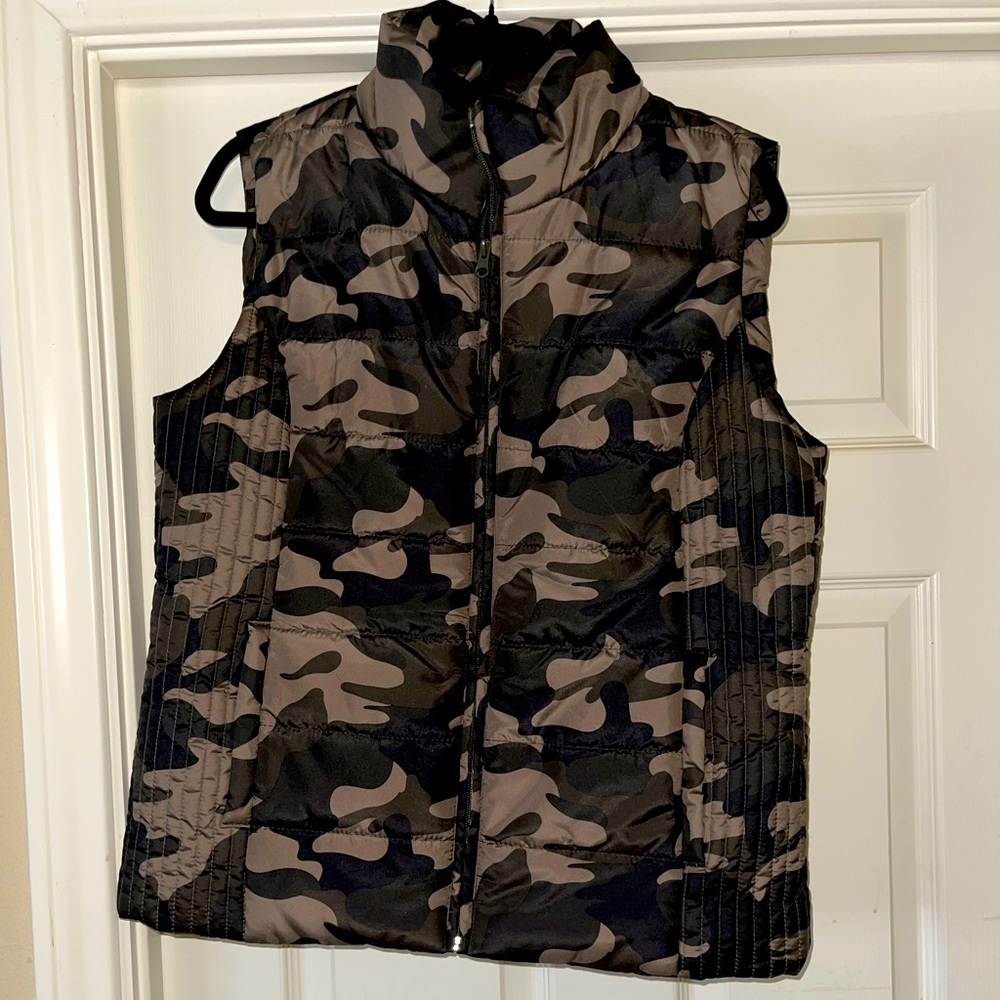 Like New Cute Camouflage Puffer Vest